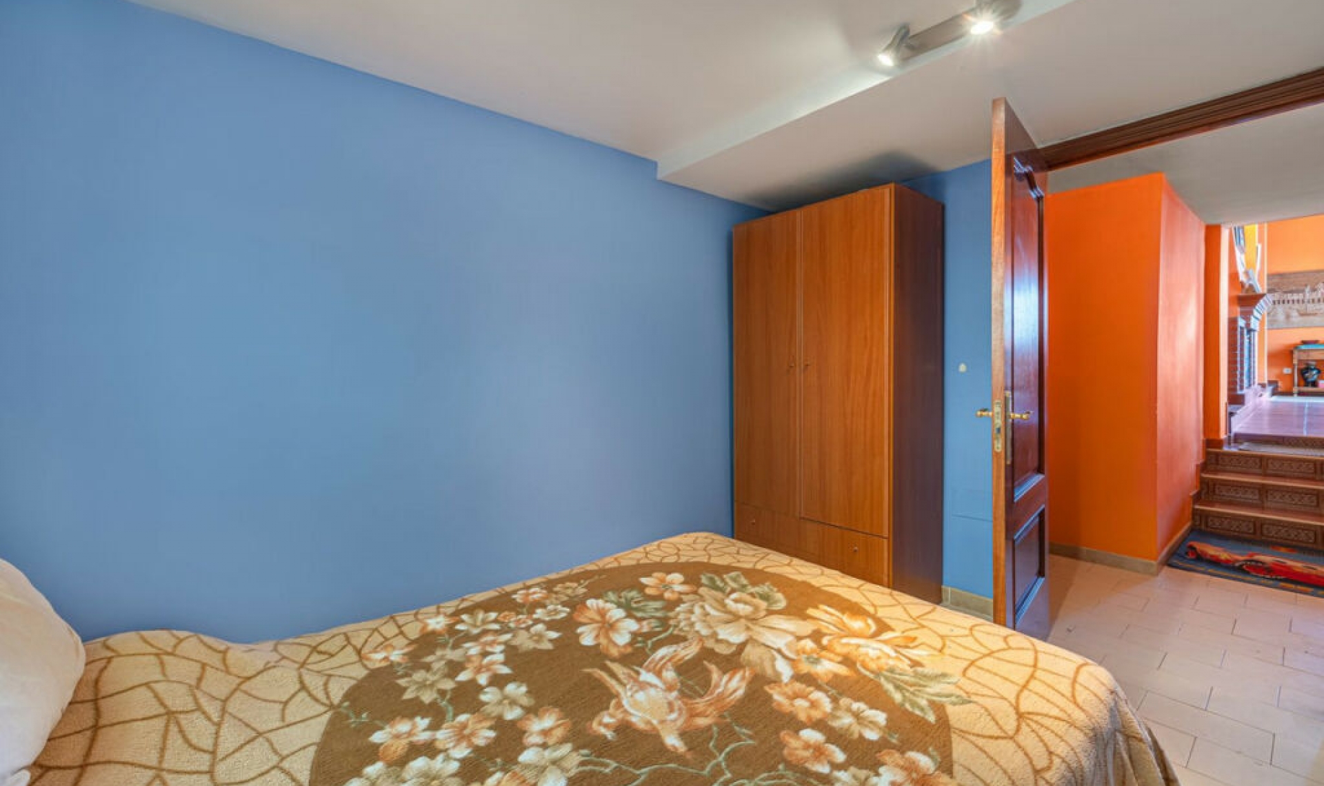 Resale - House -
San Luis de Sabinillas