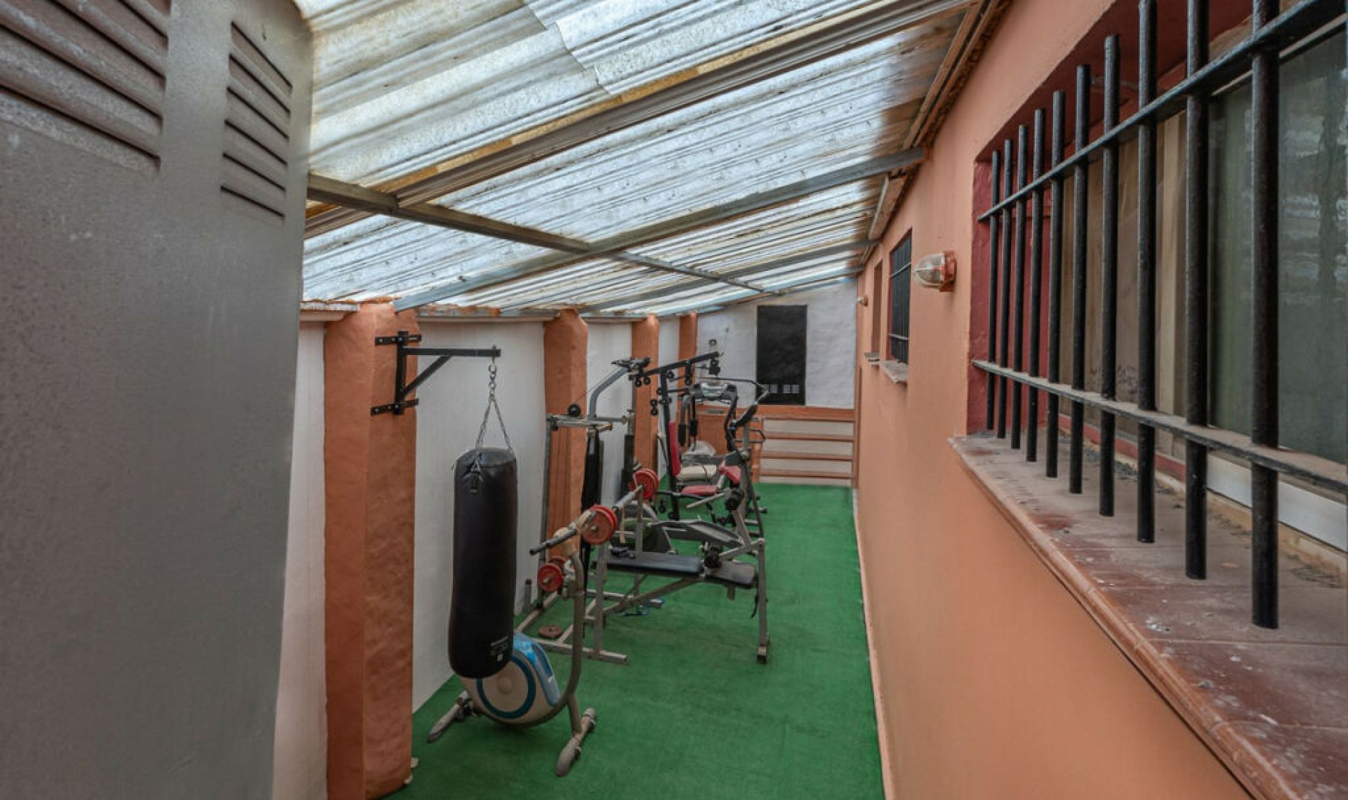 Resale - House -
San Luis de Sabinillas