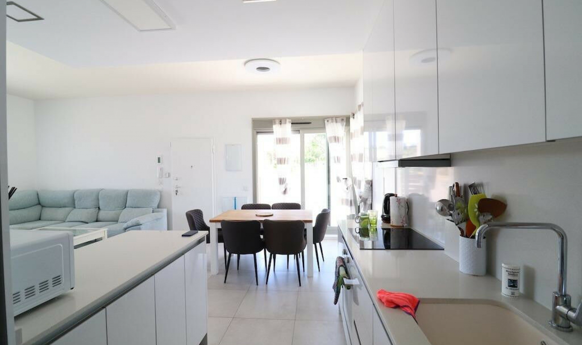 Resale - House -
San Miguel de Salinas