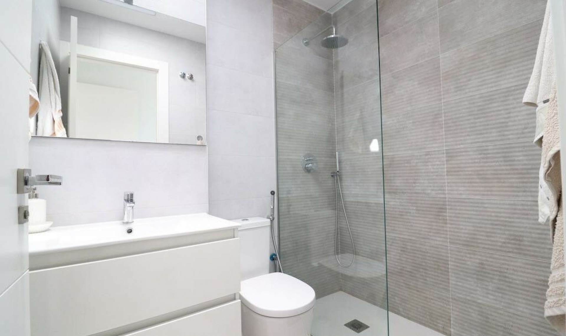 Resale - House -
San Miguel de Salinas