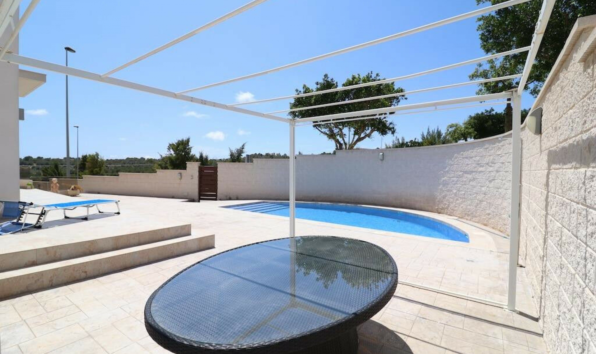 Resale - House -
San Miguel de Salinas