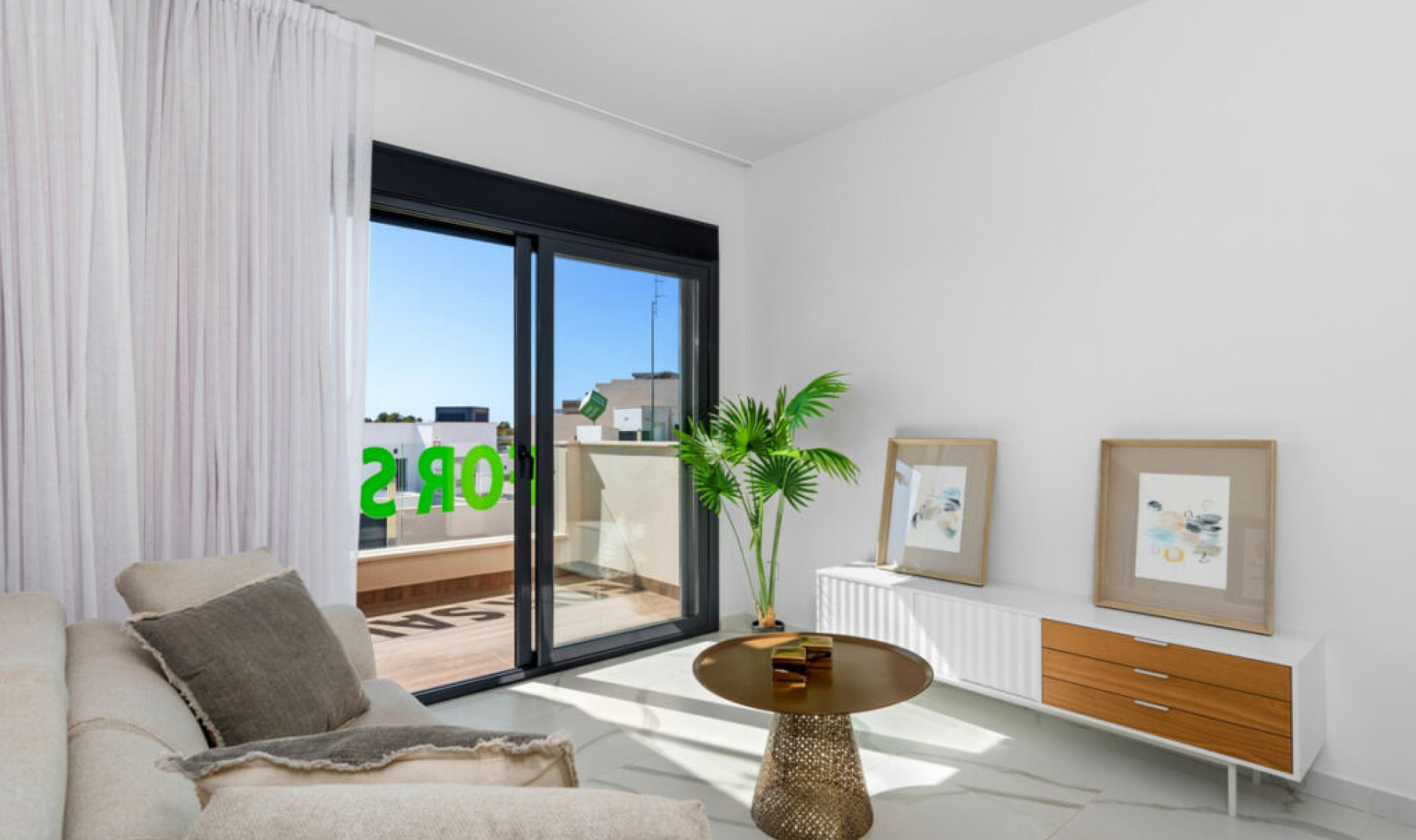 Resale - House -
San Miguel de Salinas