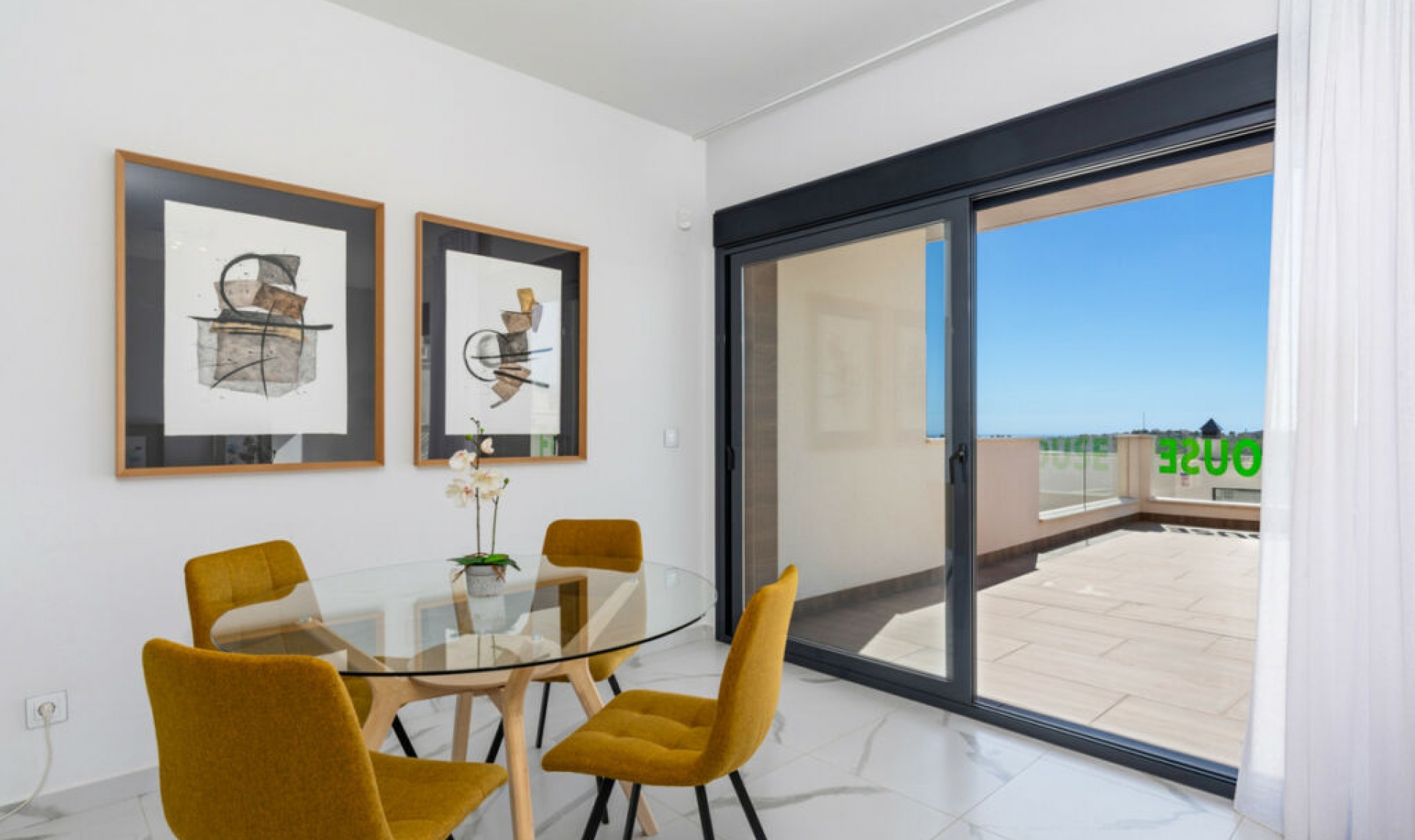 Resale - House -
San Miguel de Salinas
