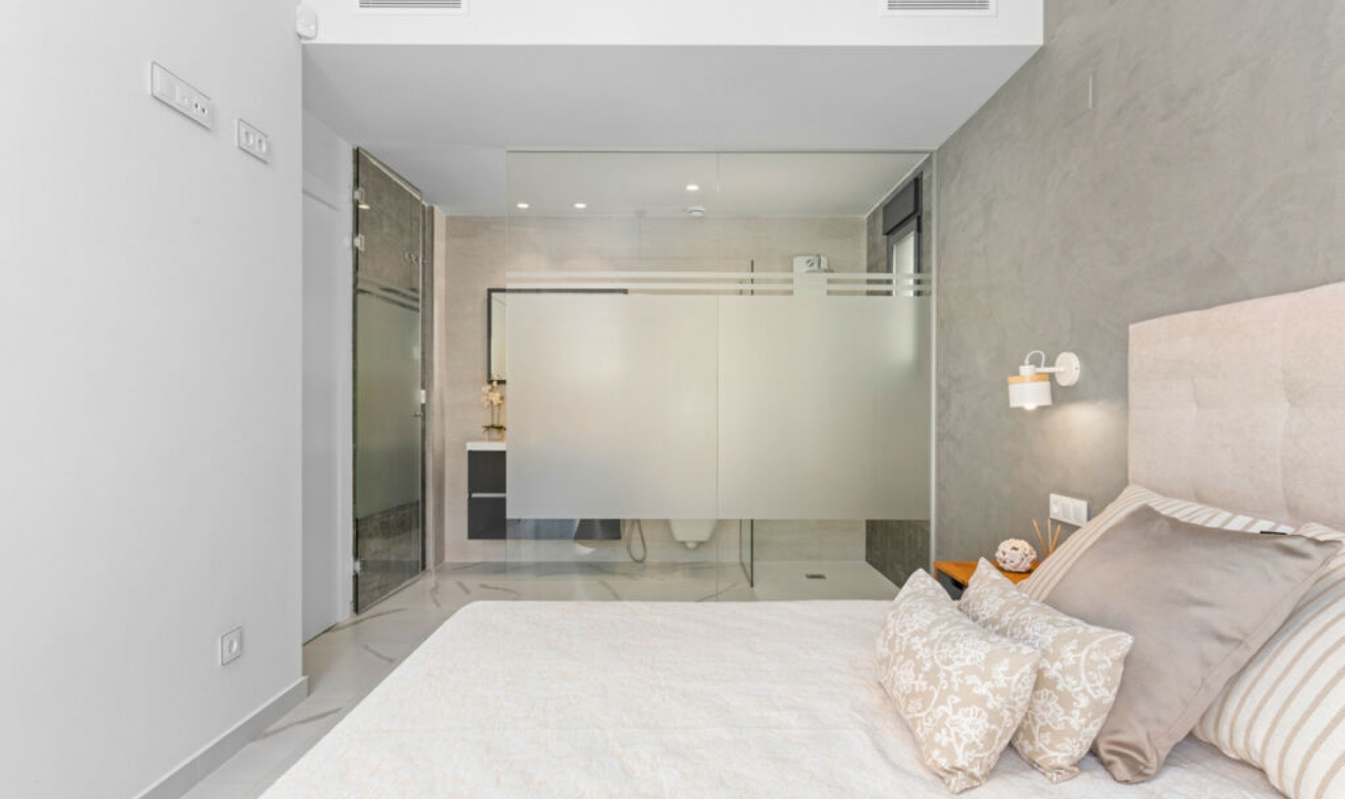 Resale - House -
San Miguel de Salinas