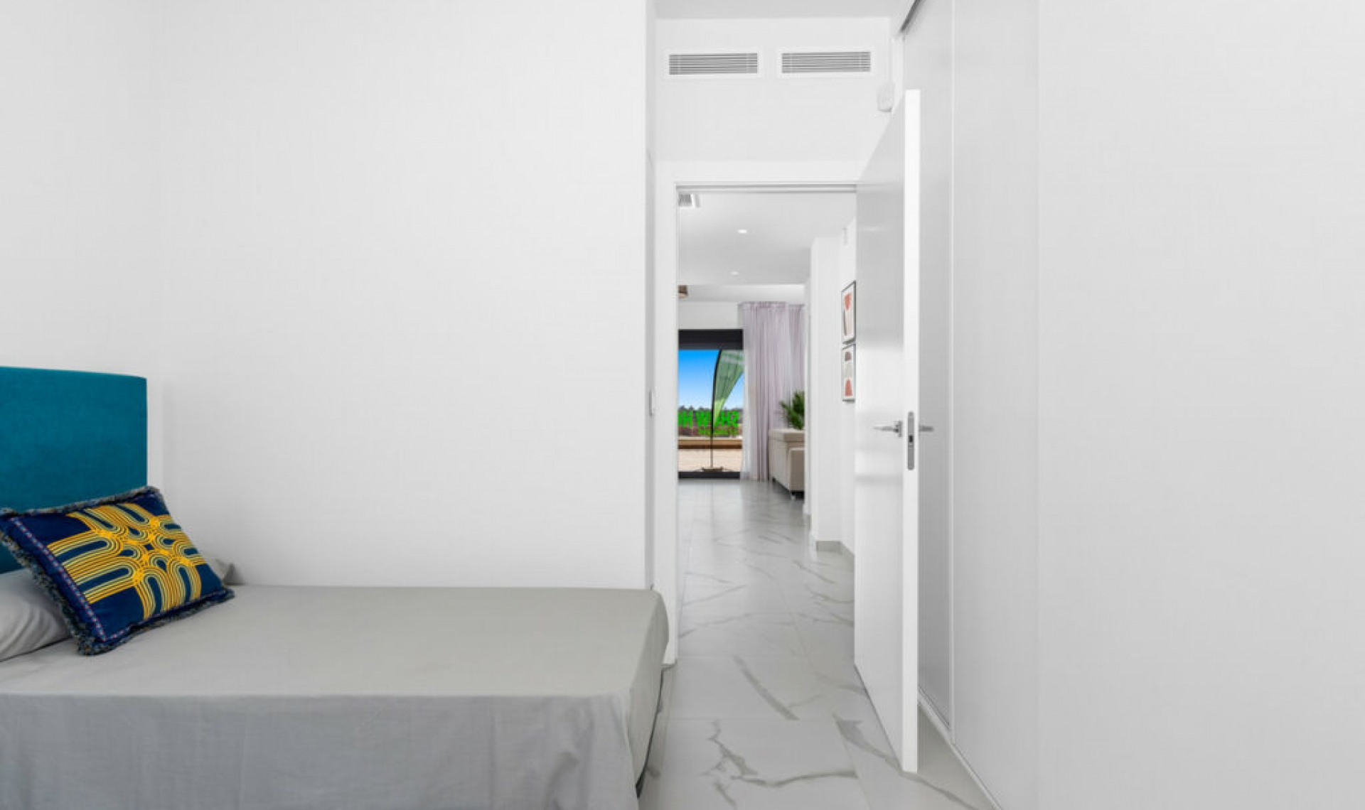 Resale - House -
San Miguel de Salinas