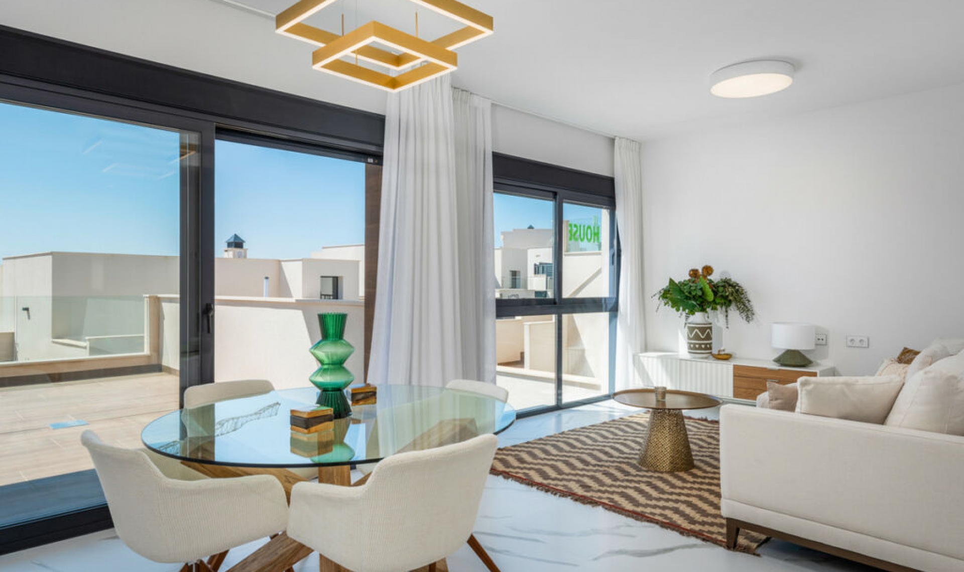 Resale - House -
San Miguel de Salinas