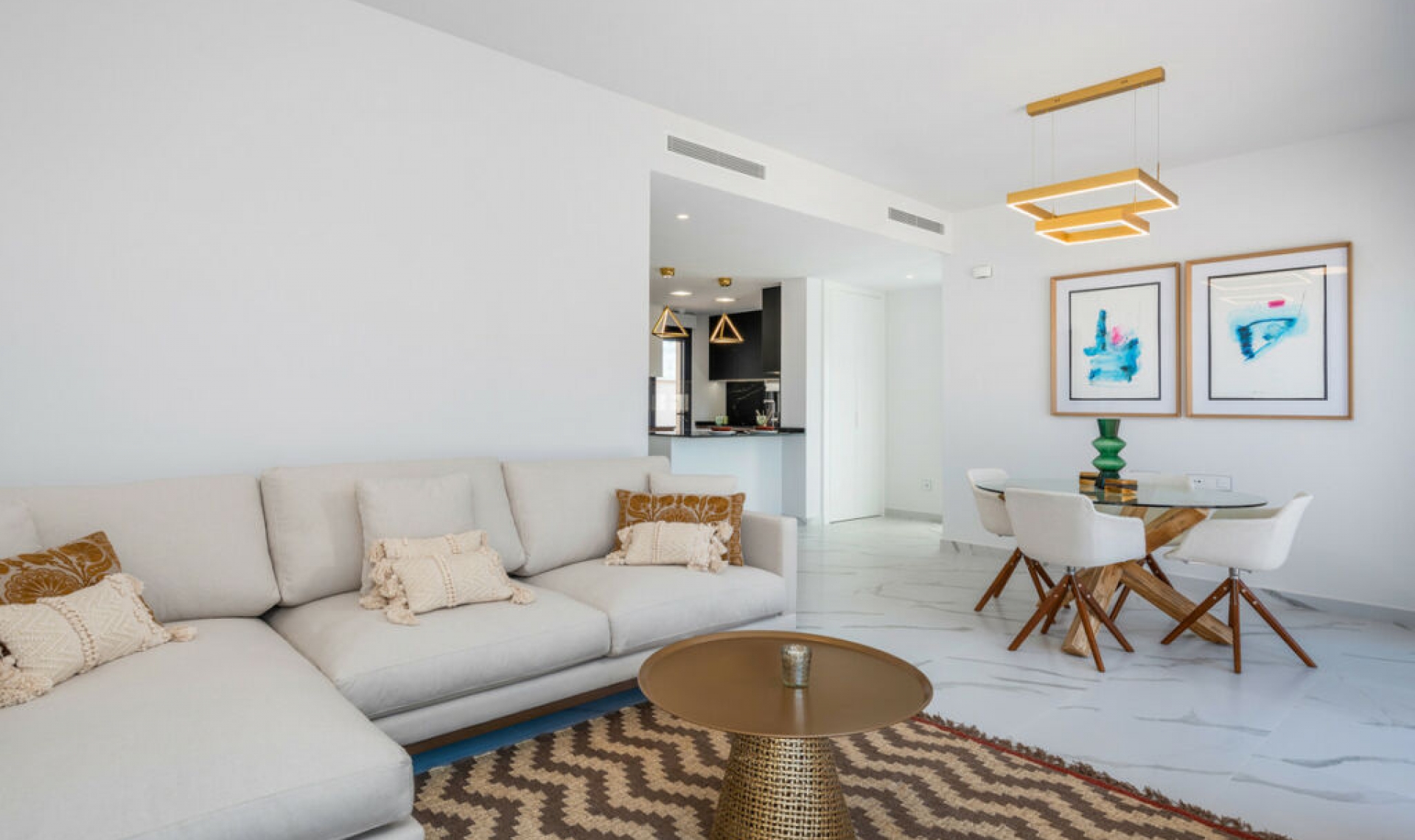 Resale - House -
San Miguel de Salinas