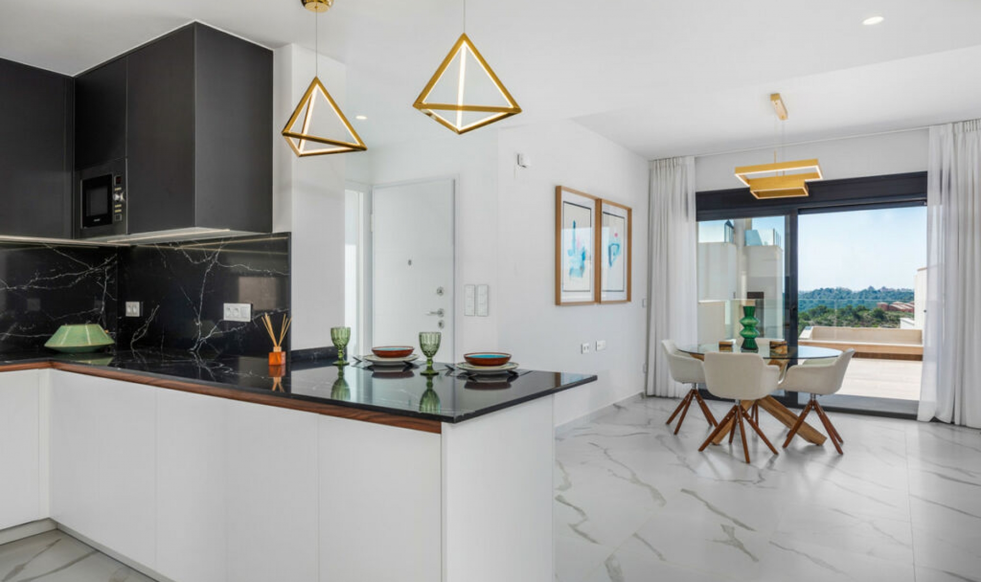 Resale - House -
San Miguel de Salinas
