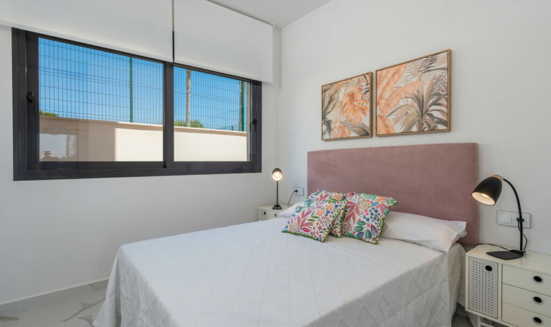 Resale - House -
San Miguel de Salinas