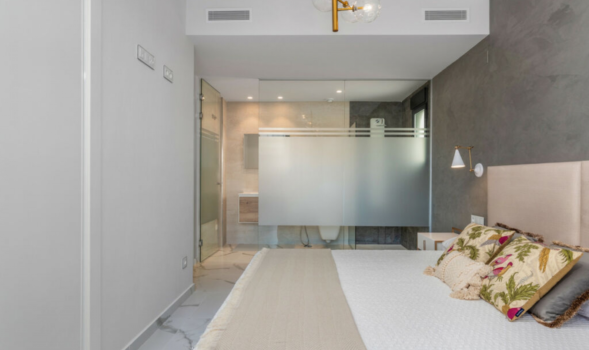 Resale - House -
San Miguel de Salinas