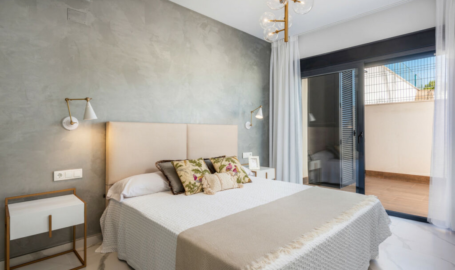 Resale - House -
San Miguel de Salinas