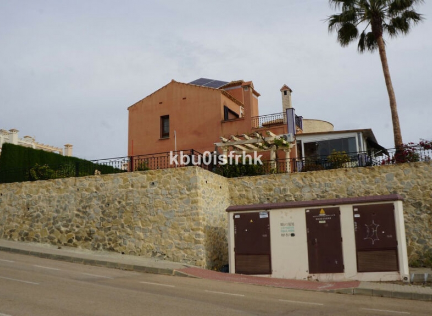 Resale - House -
San Miguel de Salinas