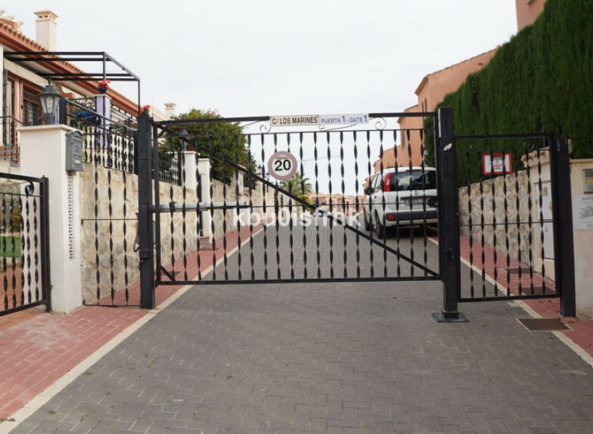 Resale - House -
San Miguel de Salinas