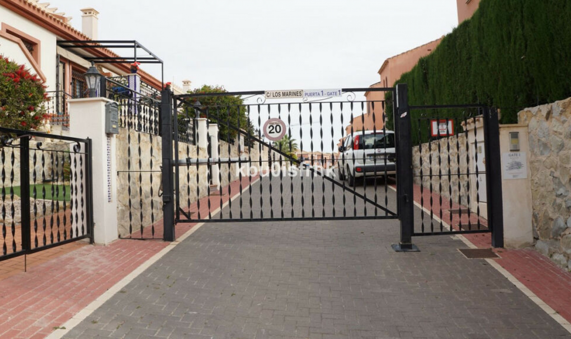 Resale - House -
San Miguel de Salinas