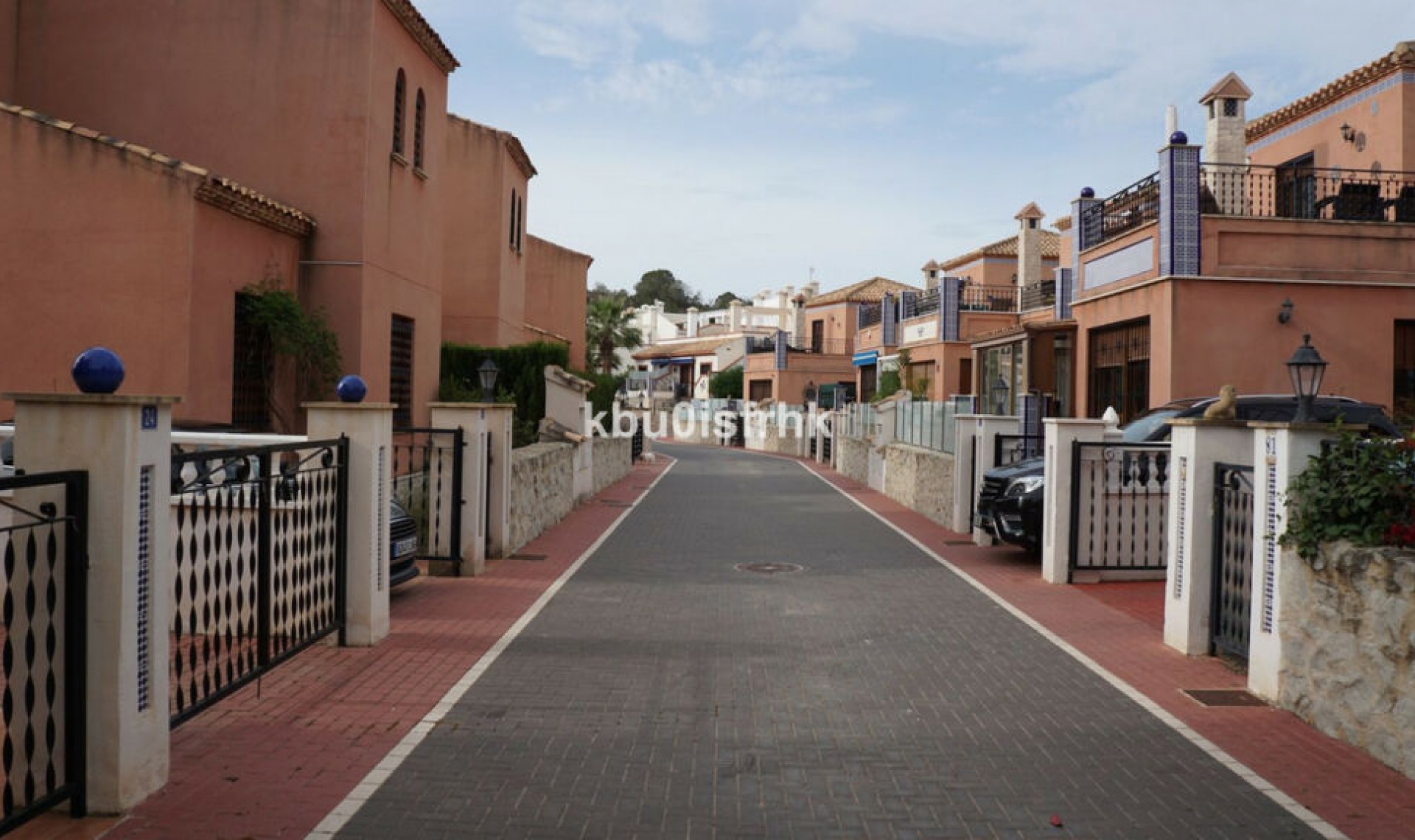 Resale - House -
San Miguel de Salinas