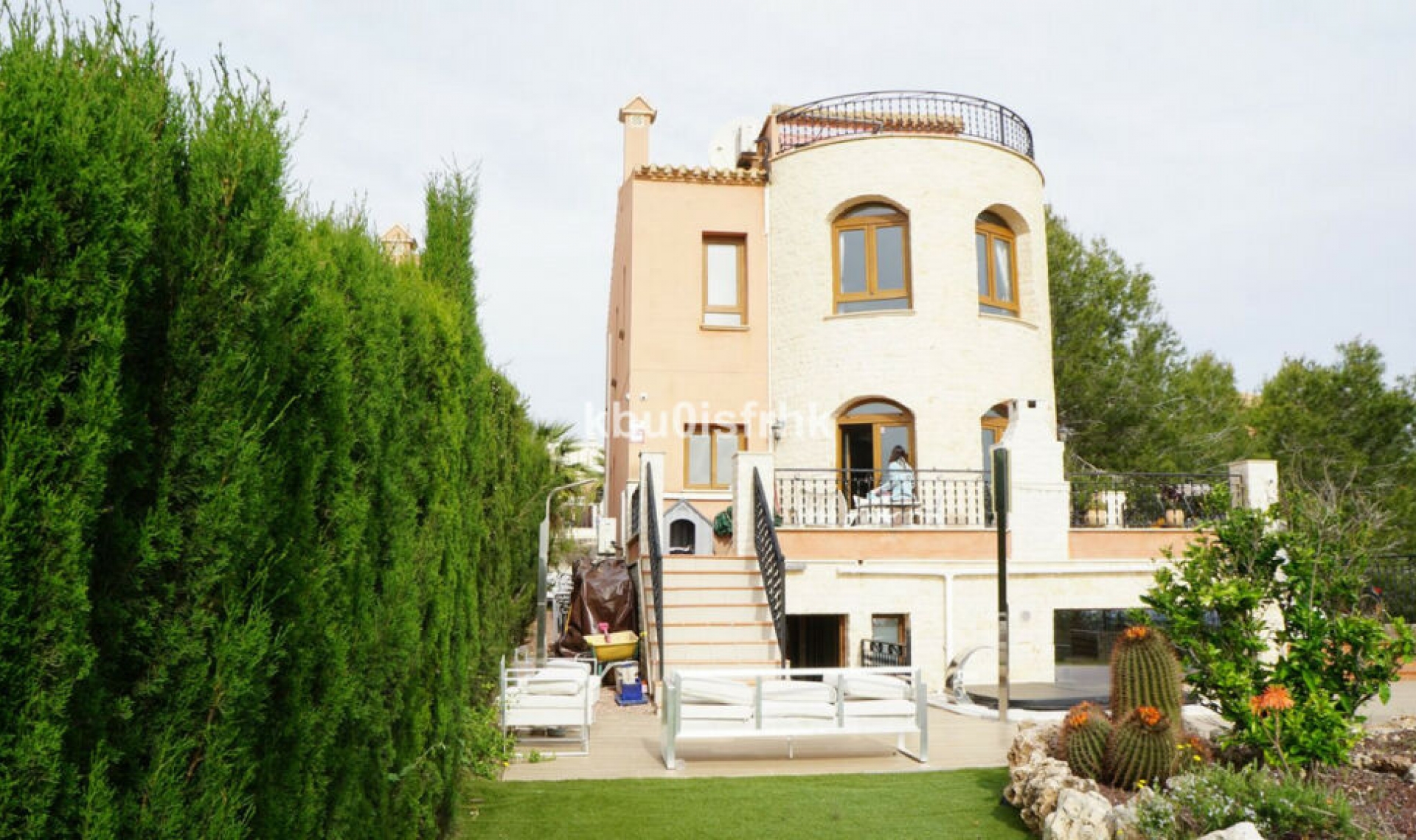 Resale - House -
San Miguel de Salinas
