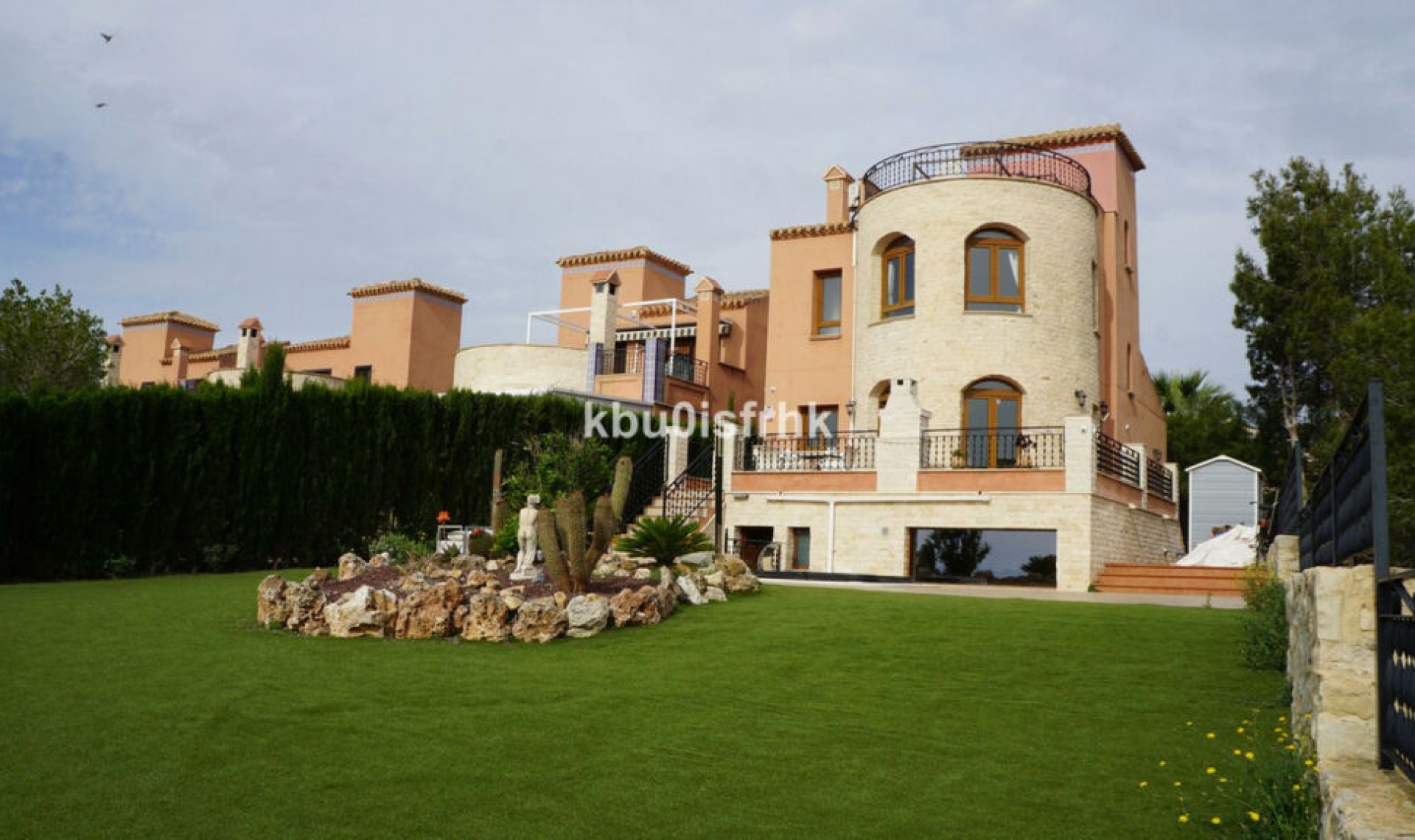 Resale - House -
San Miguel de Salinas