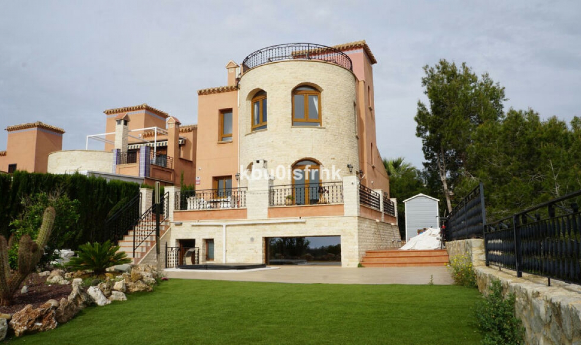 Resale - House -
San Miguel de Salinas