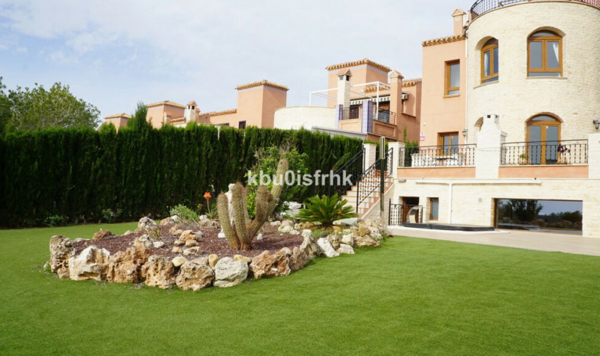 Resale - House -
San Miguel de Salinas