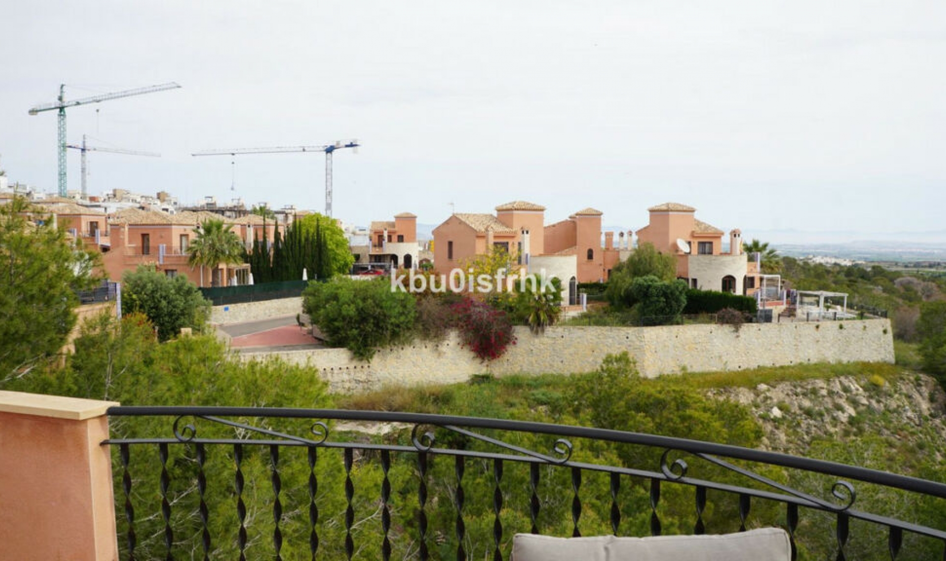 Resale - House -
San Miguel de Salinas