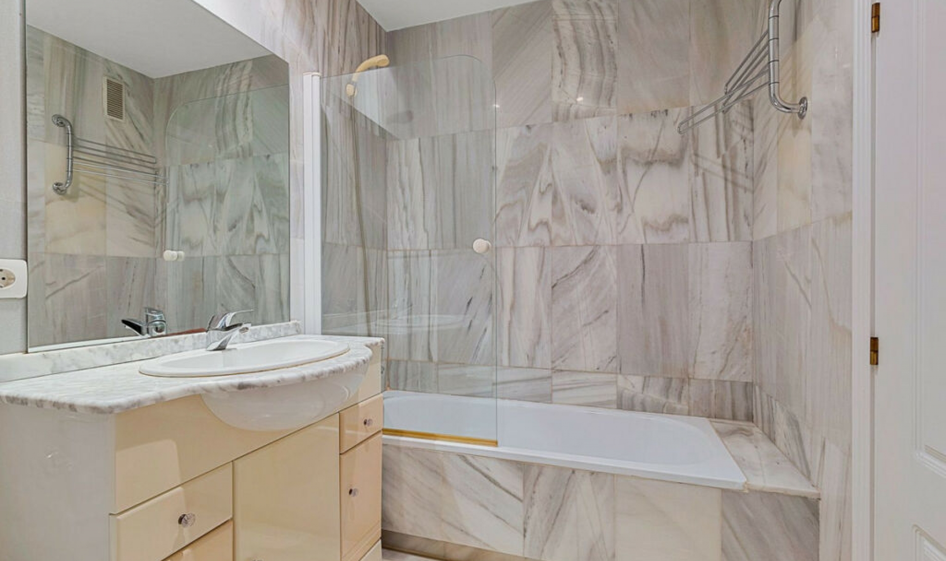 Resale - House -
San Pedro de Alcántara