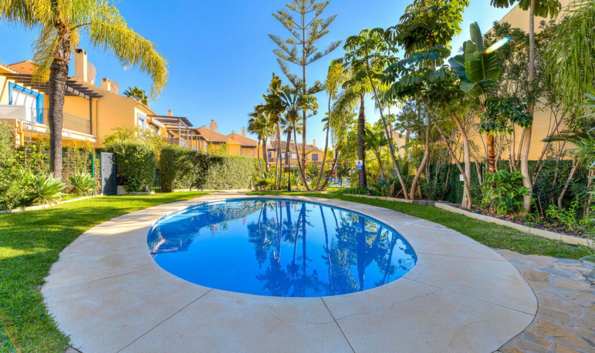 Resale - House -
San Pedro de Alcántara