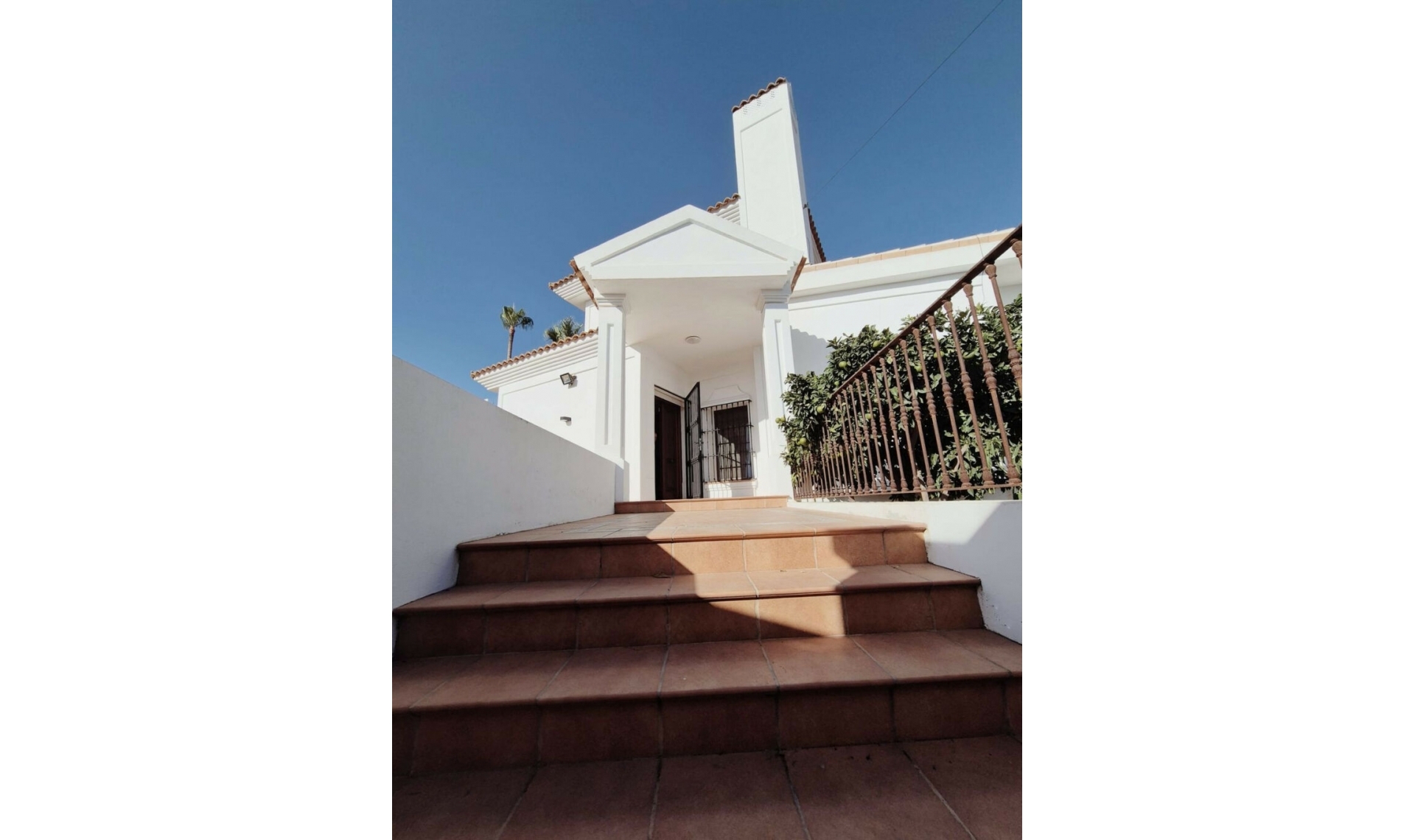 Resale - House -
San Pedro de Alcántara
