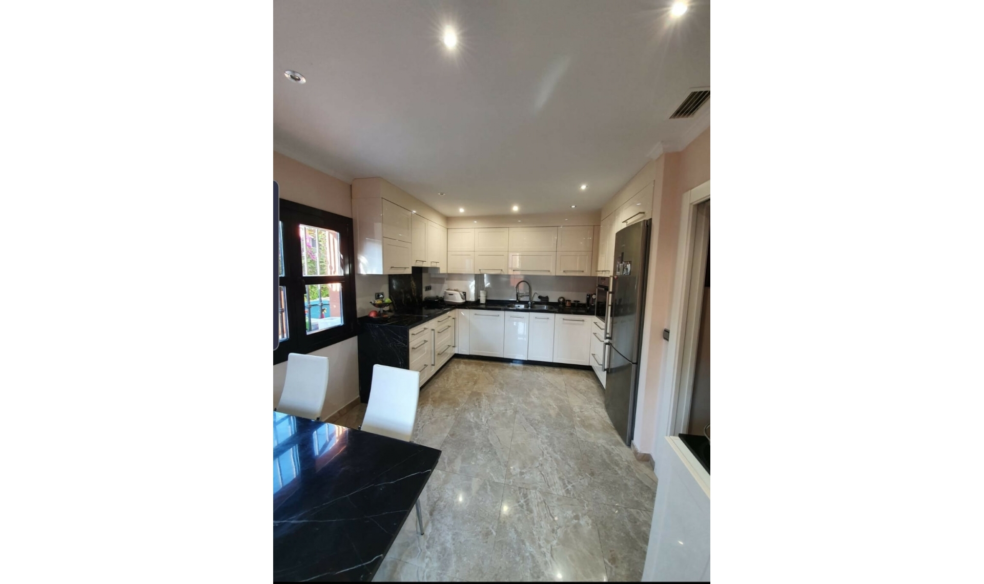 Resale - House -
San Pedro de Alcántara