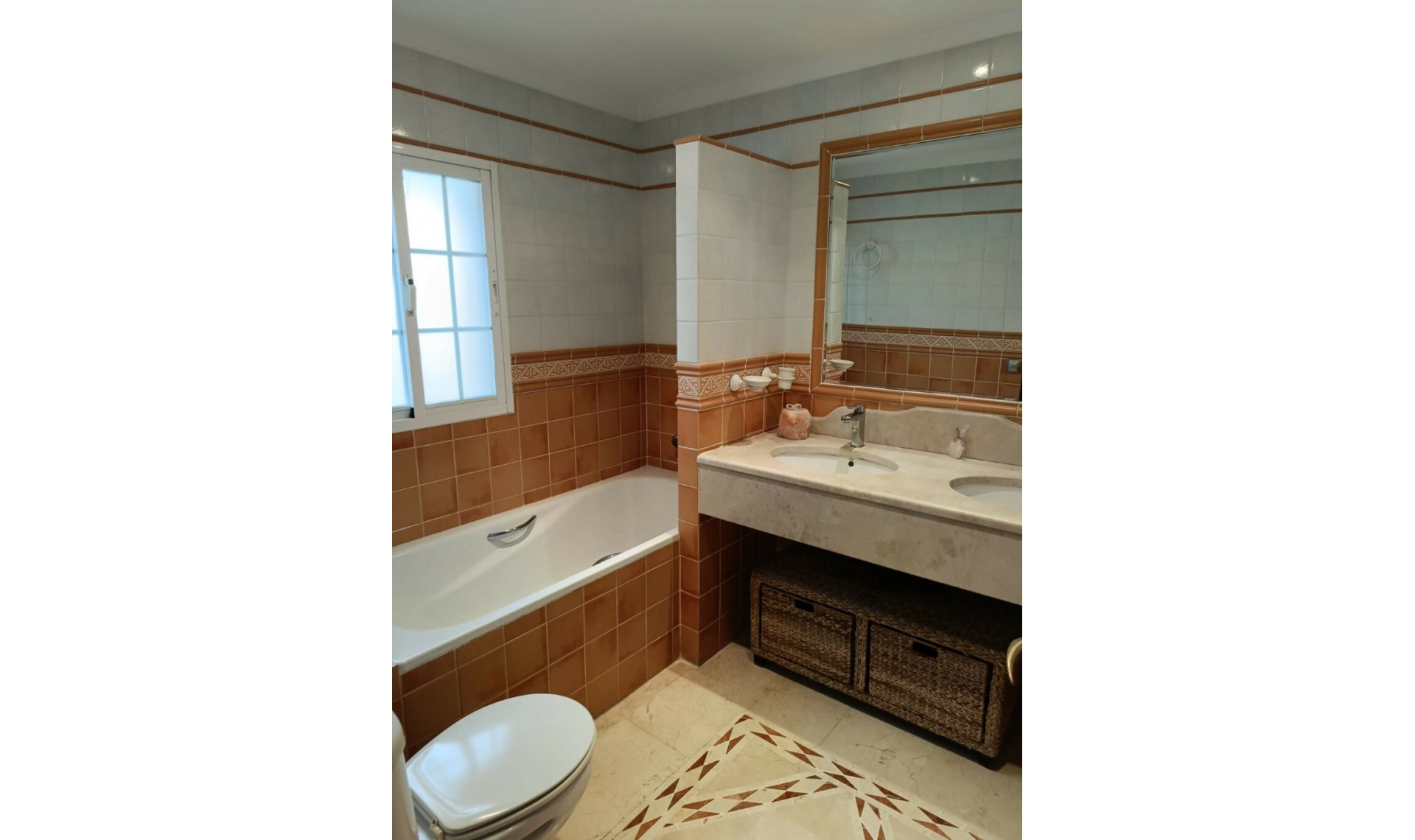 Resale - House -
San Pedro de Alcántara