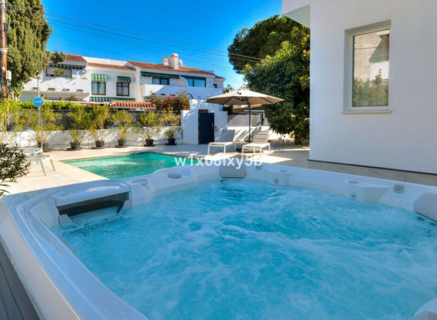 Resale - House -
San Pedro de Alcántara