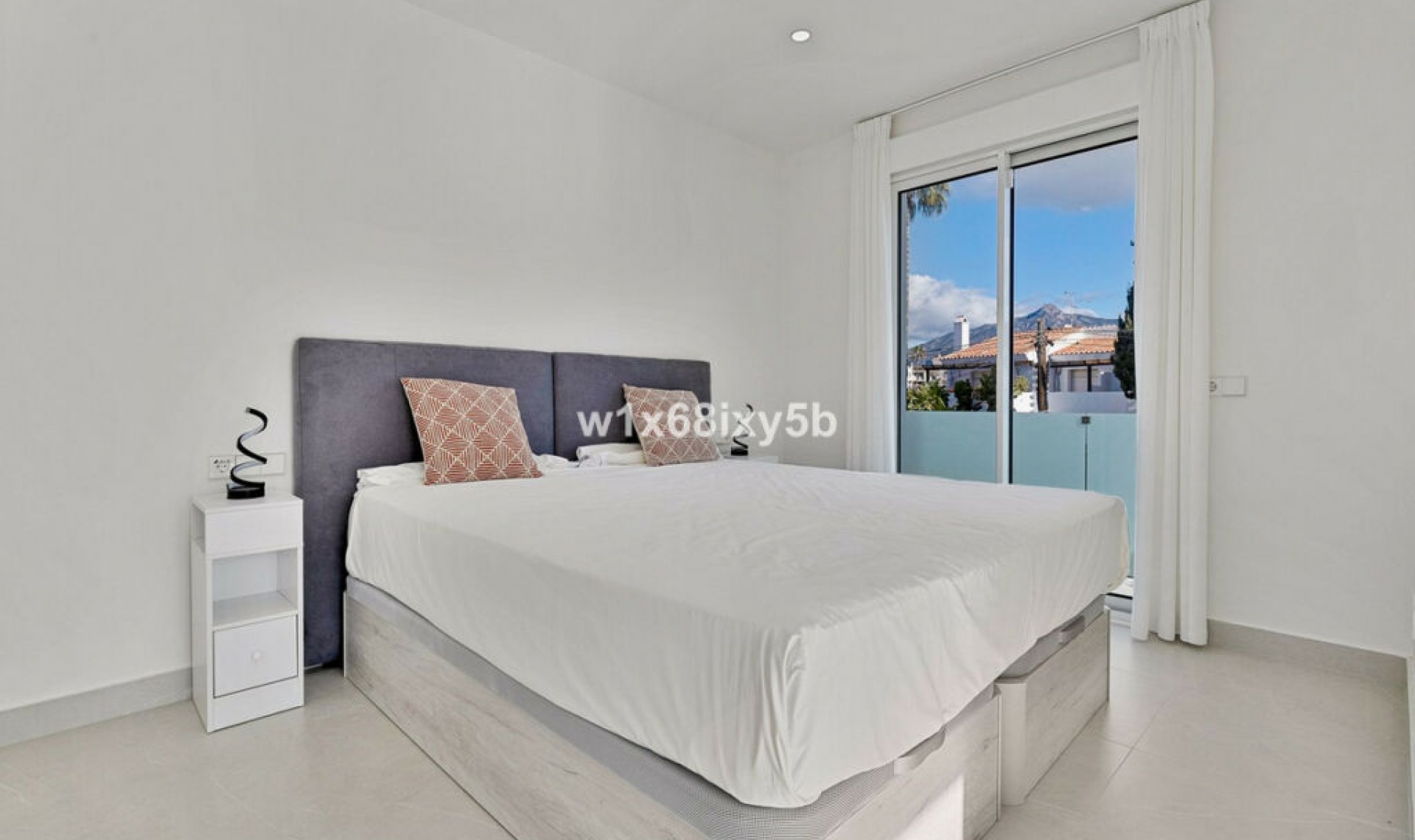 Resale - House -
San Pedro de Alcántara