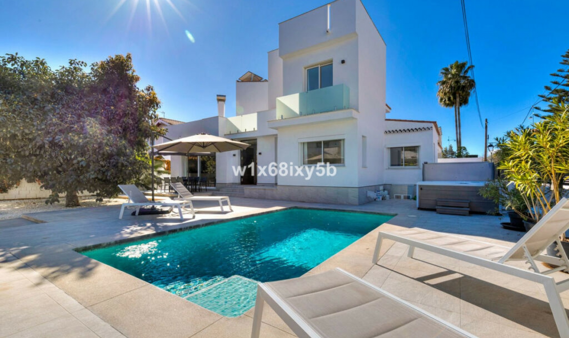 Resale - House -
San Pedro de Alcántara