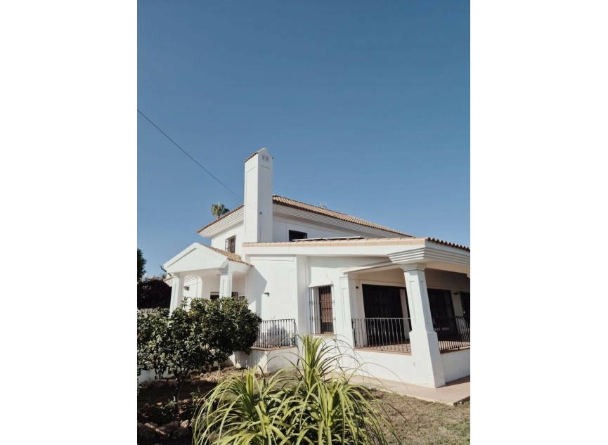 Resale - House -
San Pedro de Alcántara