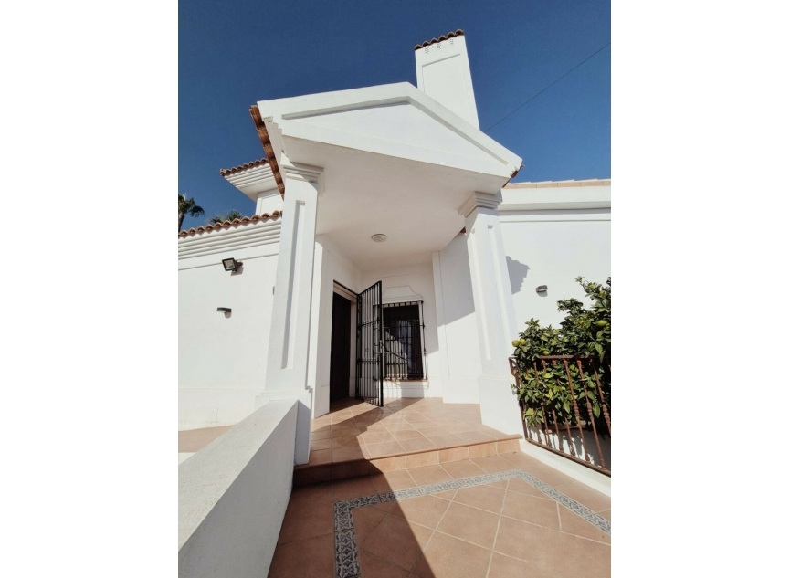 Resale - House -
San Pedro de Alcántara