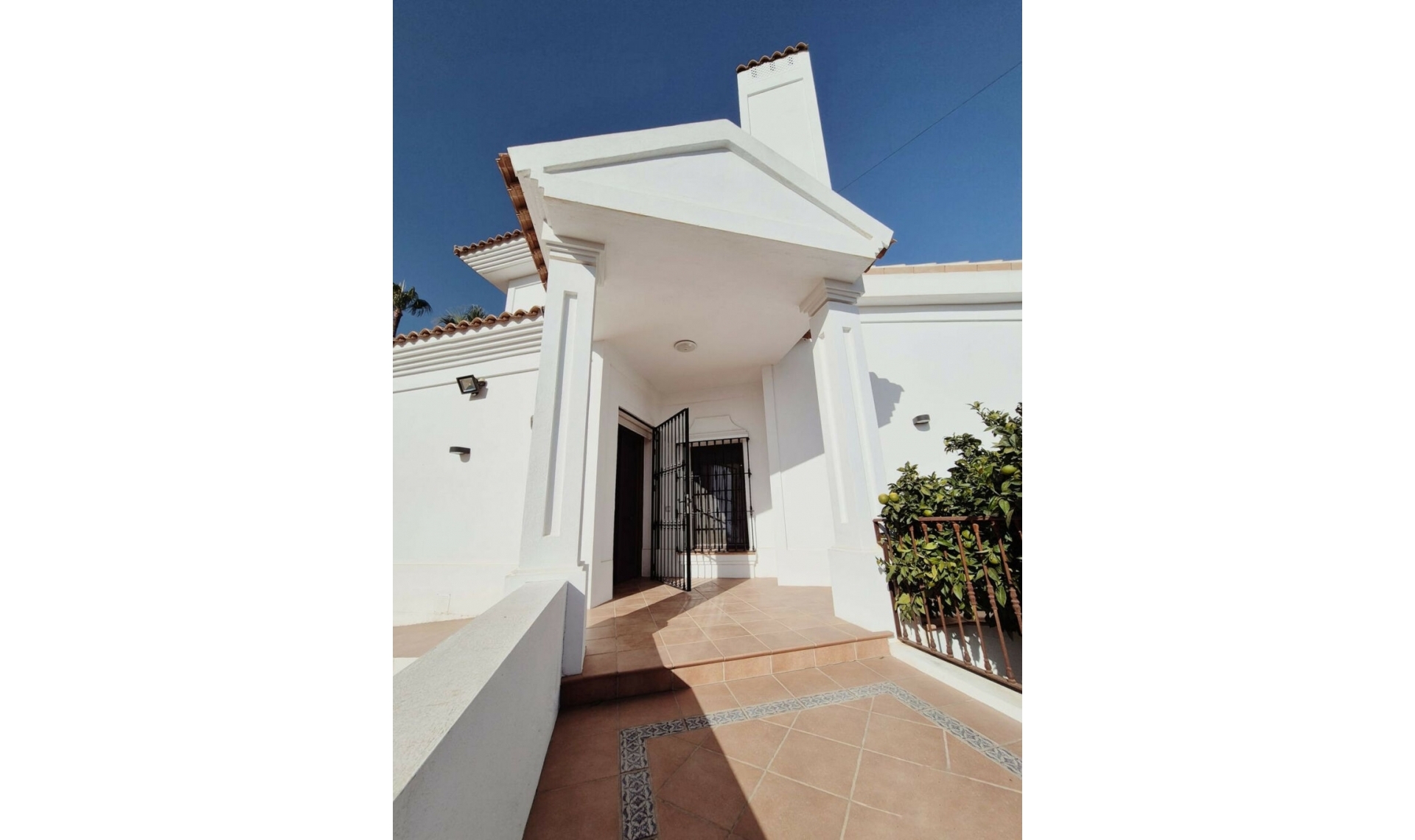 Resale - House -
San Pedro de Alcántara