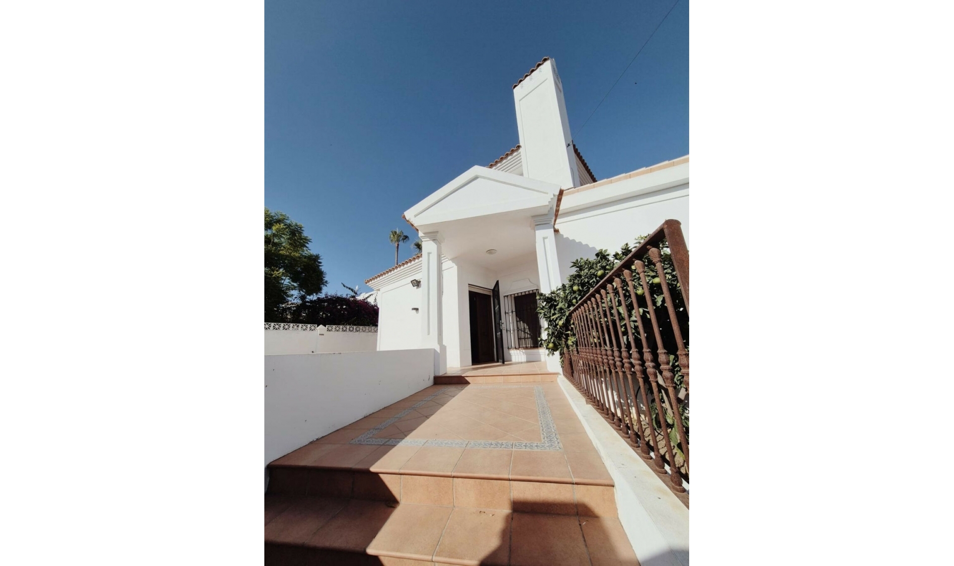 Resale - House -
San Pedro de Alcántara