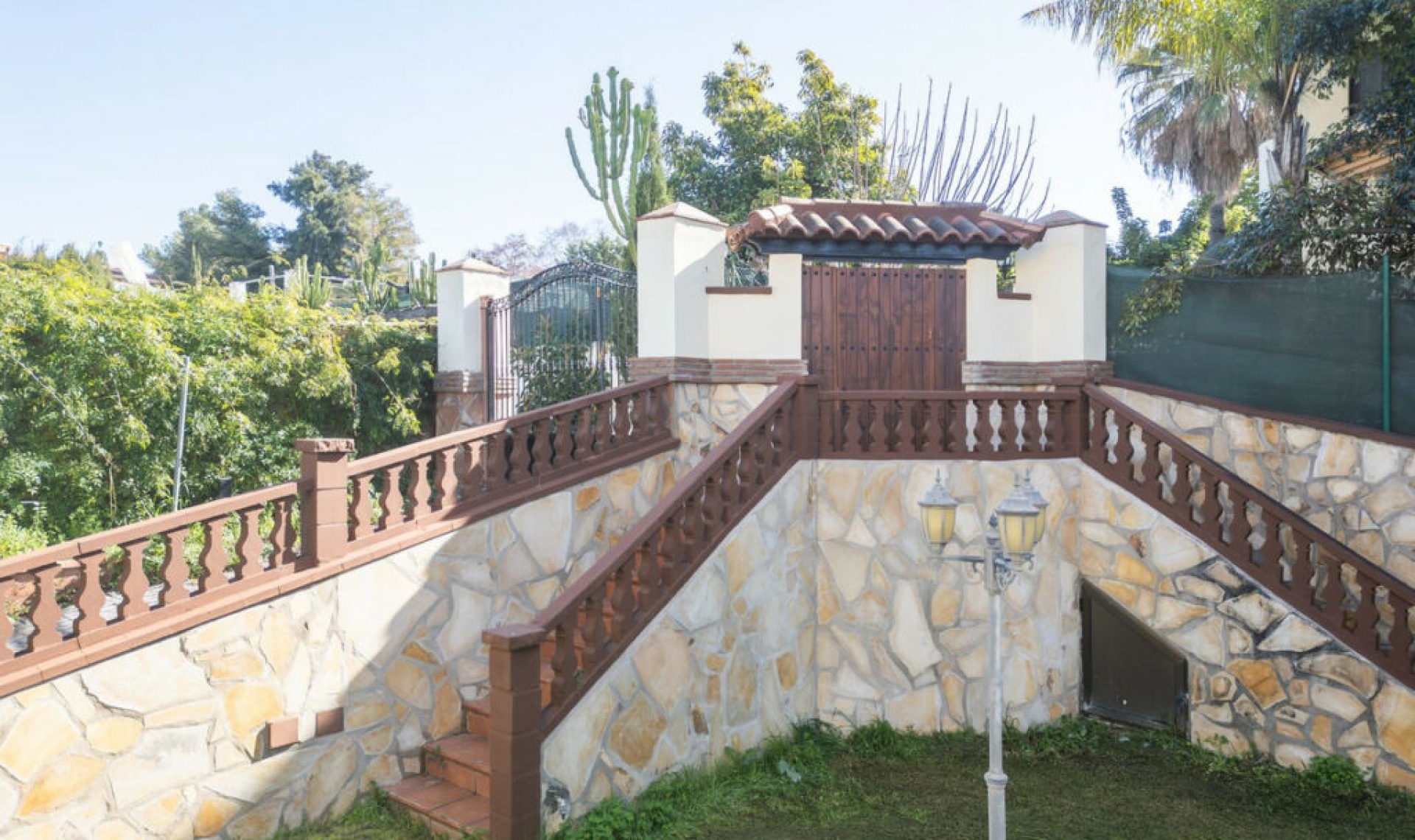 Resale - House -
San Pedro de Alcántara