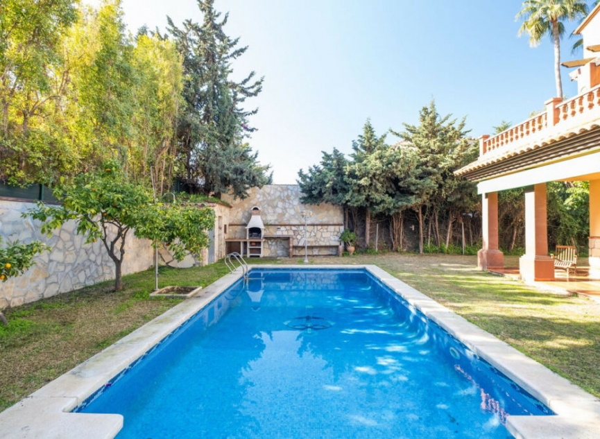 Resale - House -
San Pedro de Alcántara