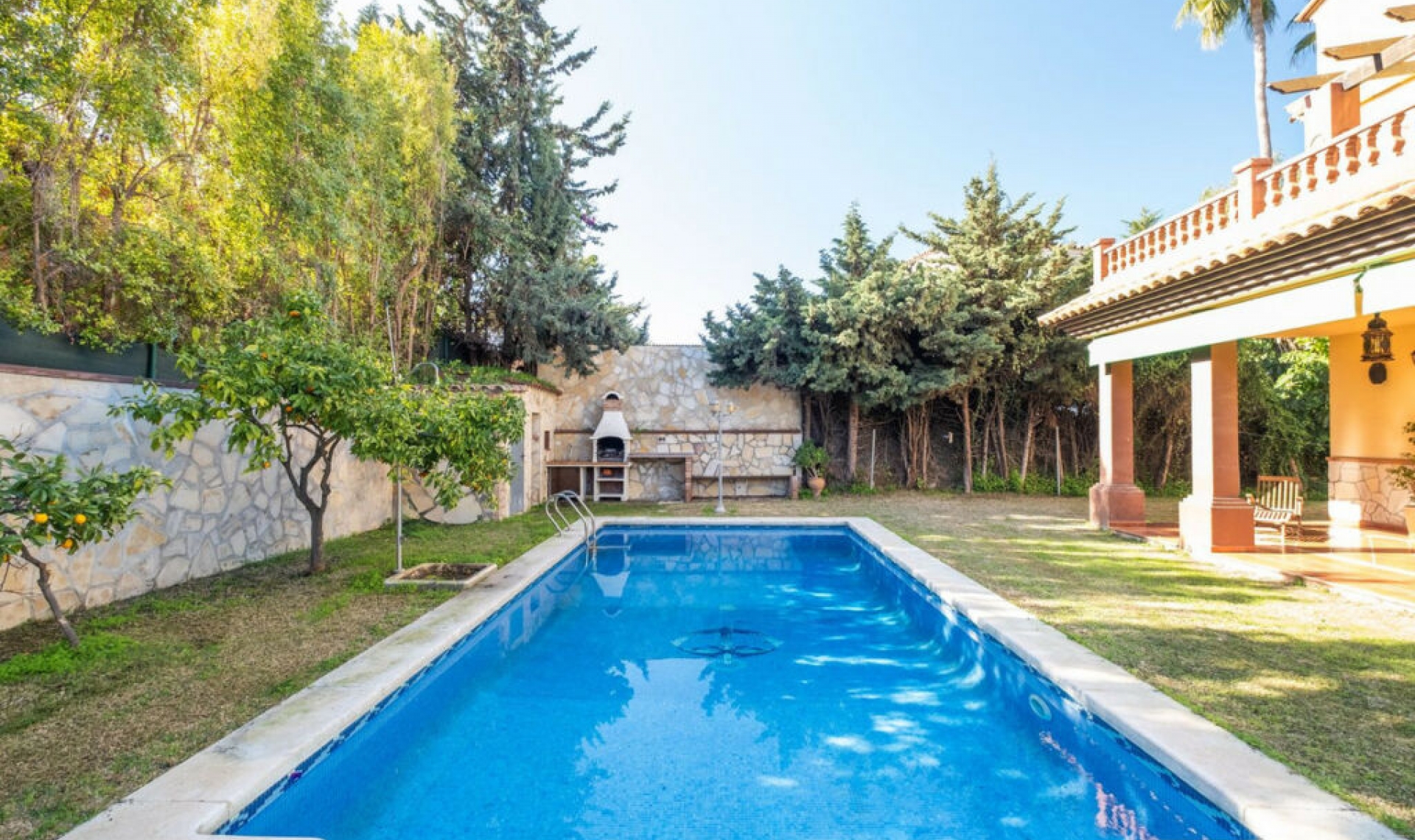 Resale - House -
San Pedro de Alcántara