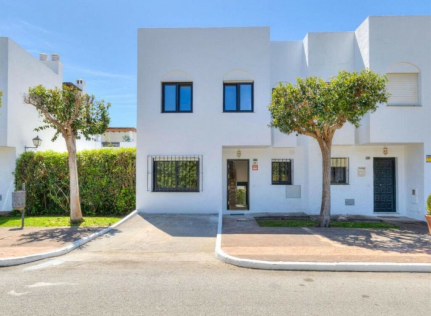Resale - House -
San Pedro de Alcántara