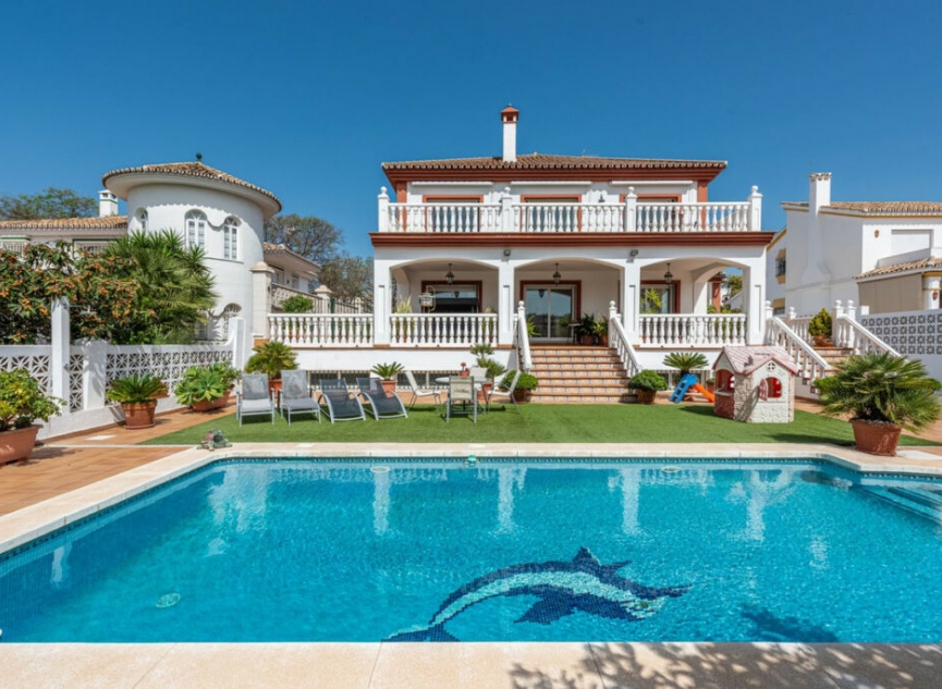 Resale - House -
San Pedro de Alcántara