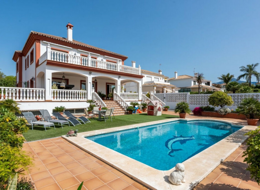 Resale - House -
San Pedro de Alcántara
