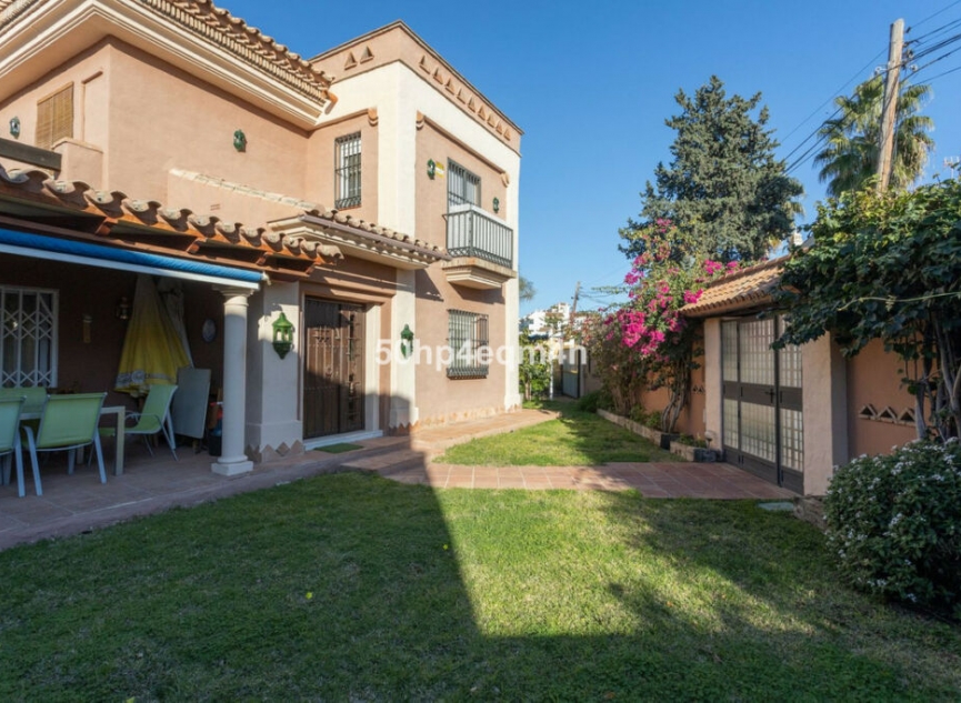 Resale - House -
San Pedro de Alcántara
