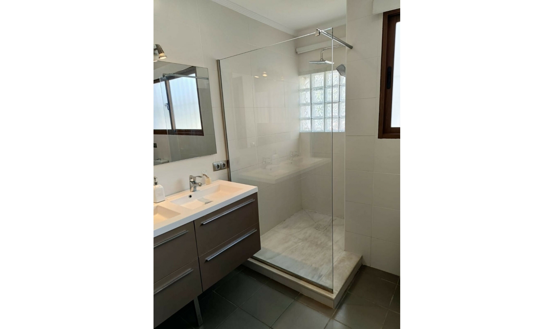 Resale - House -
San Pedro de Alcántara