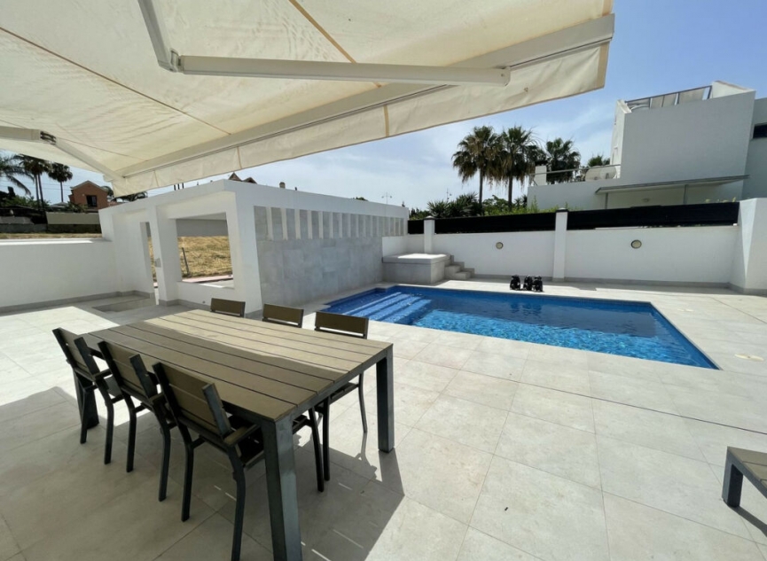 Resale - House -
San Pedro de Alcántara