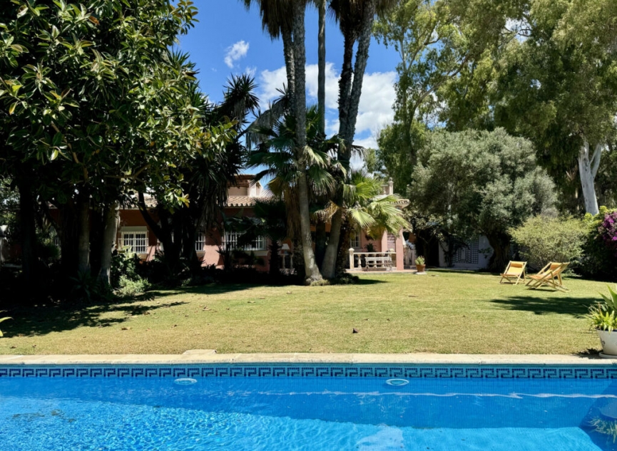 Resale - House -
San Pedro de Alcántara