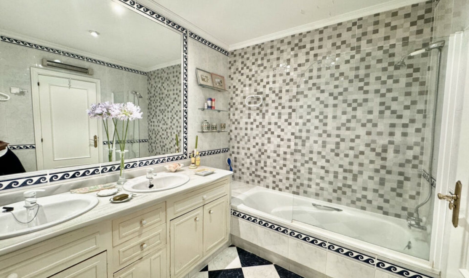 Resale - House -
San Pedro de Alcántara