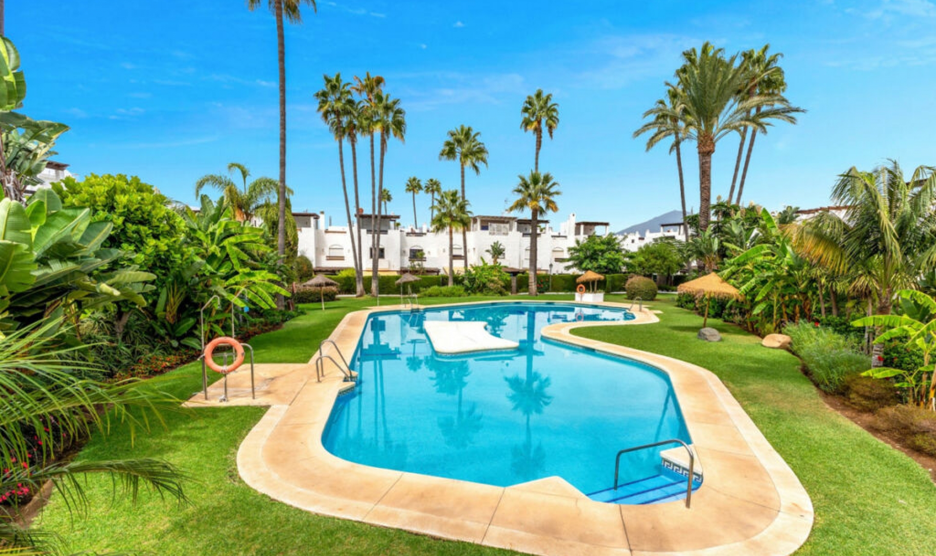 Resale - House -
San Pedro de Alcántara