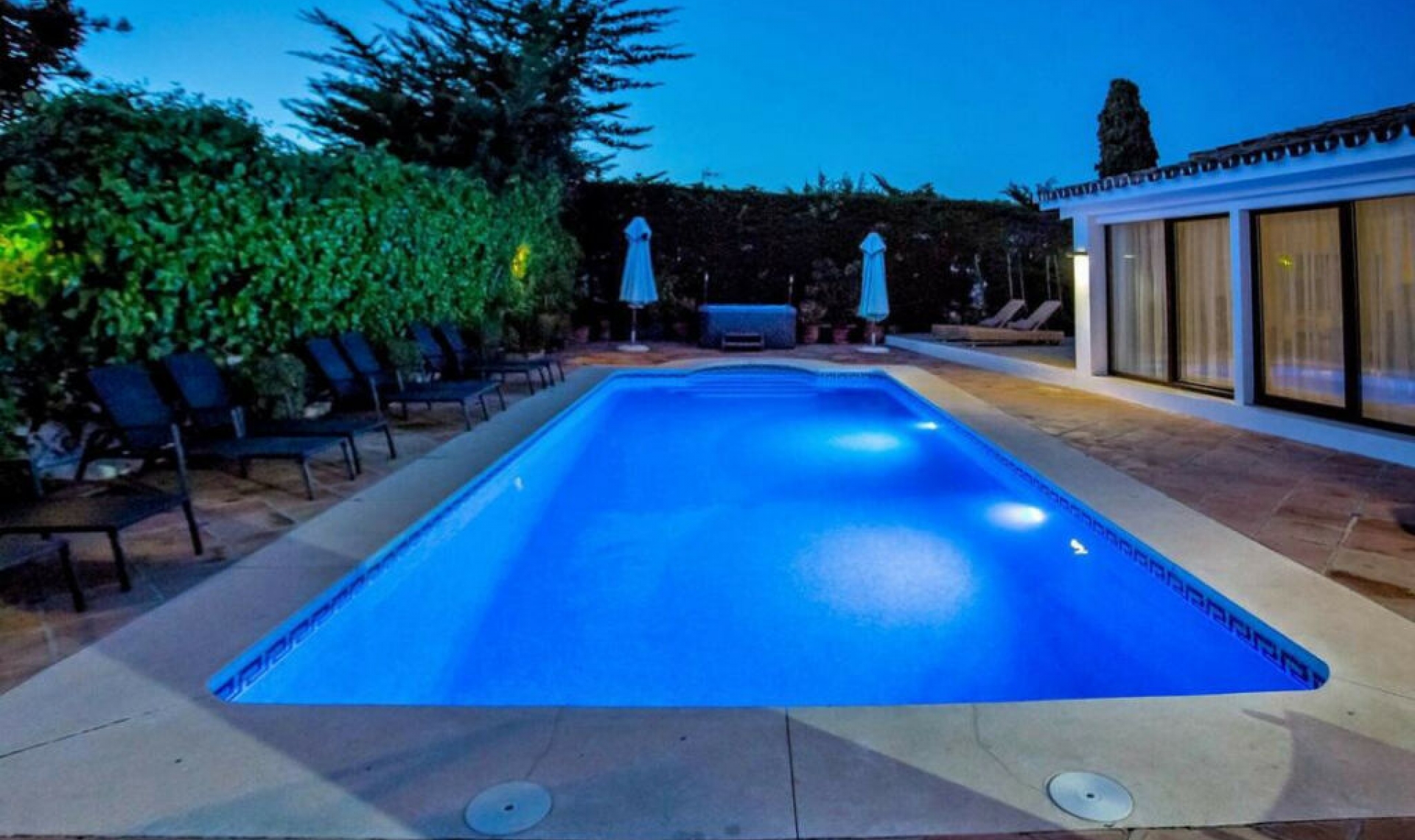 Resale - House -
San Pedro de Alcántara