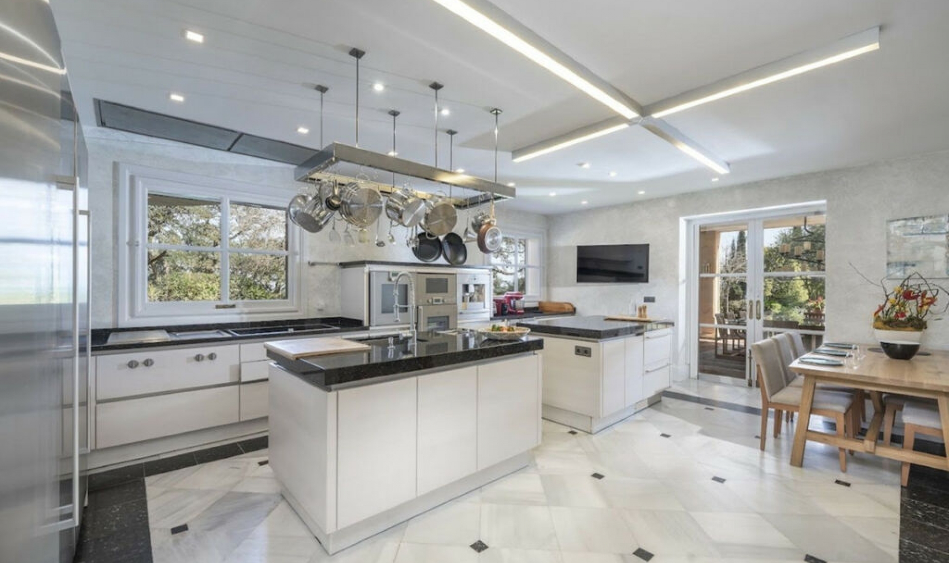 Resale - House -
San Roque Club